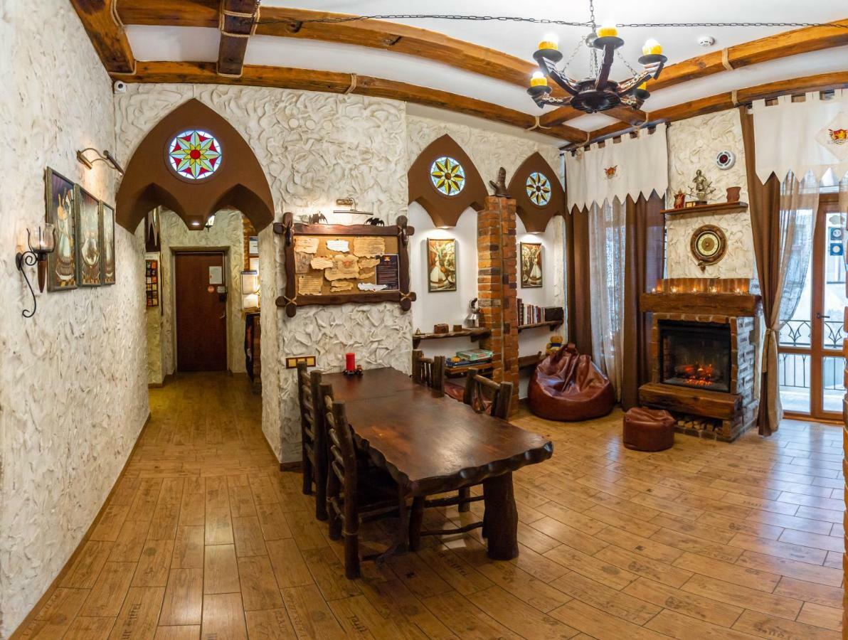 Ghostel - Medieval Hostel Leopoli Esterno foto